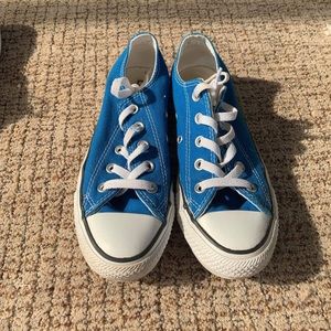 Blue Converse Lo-tops